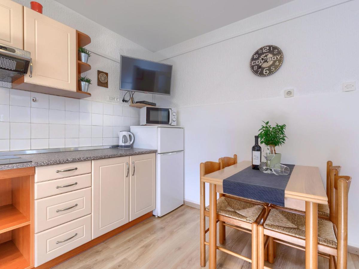 Apartment Zrinka-2 By Interhome Porec Ngoại thất bức ảnh